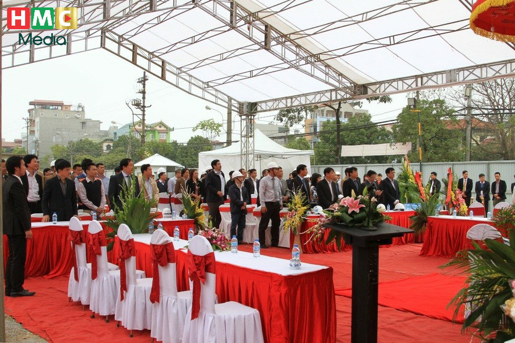 Khởi công động thổ