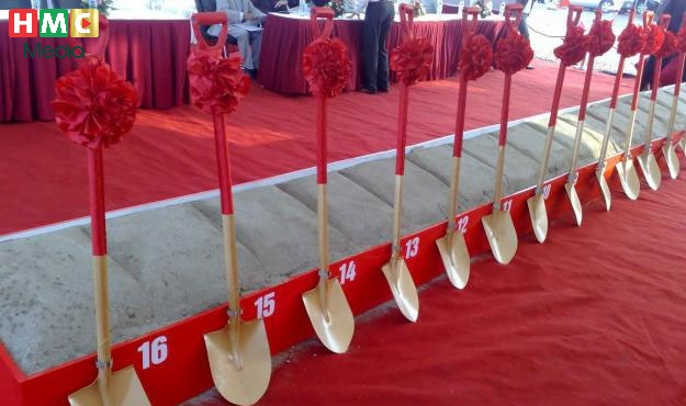 Khởi công động thổ