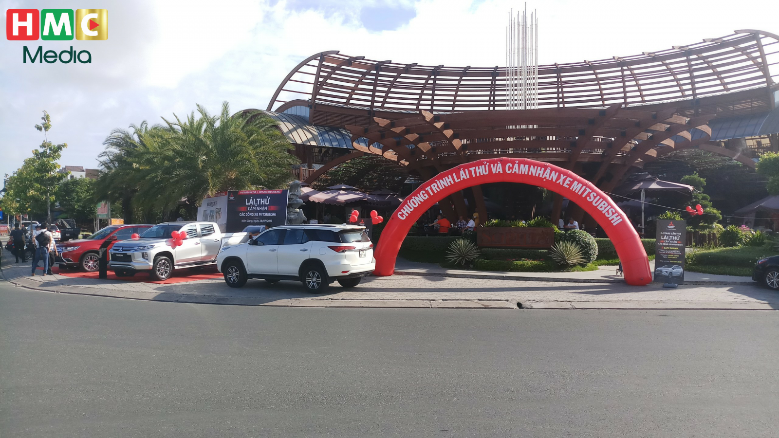 Chuỗi sự kiện trưng bày và lái thử xe Mitsubishi