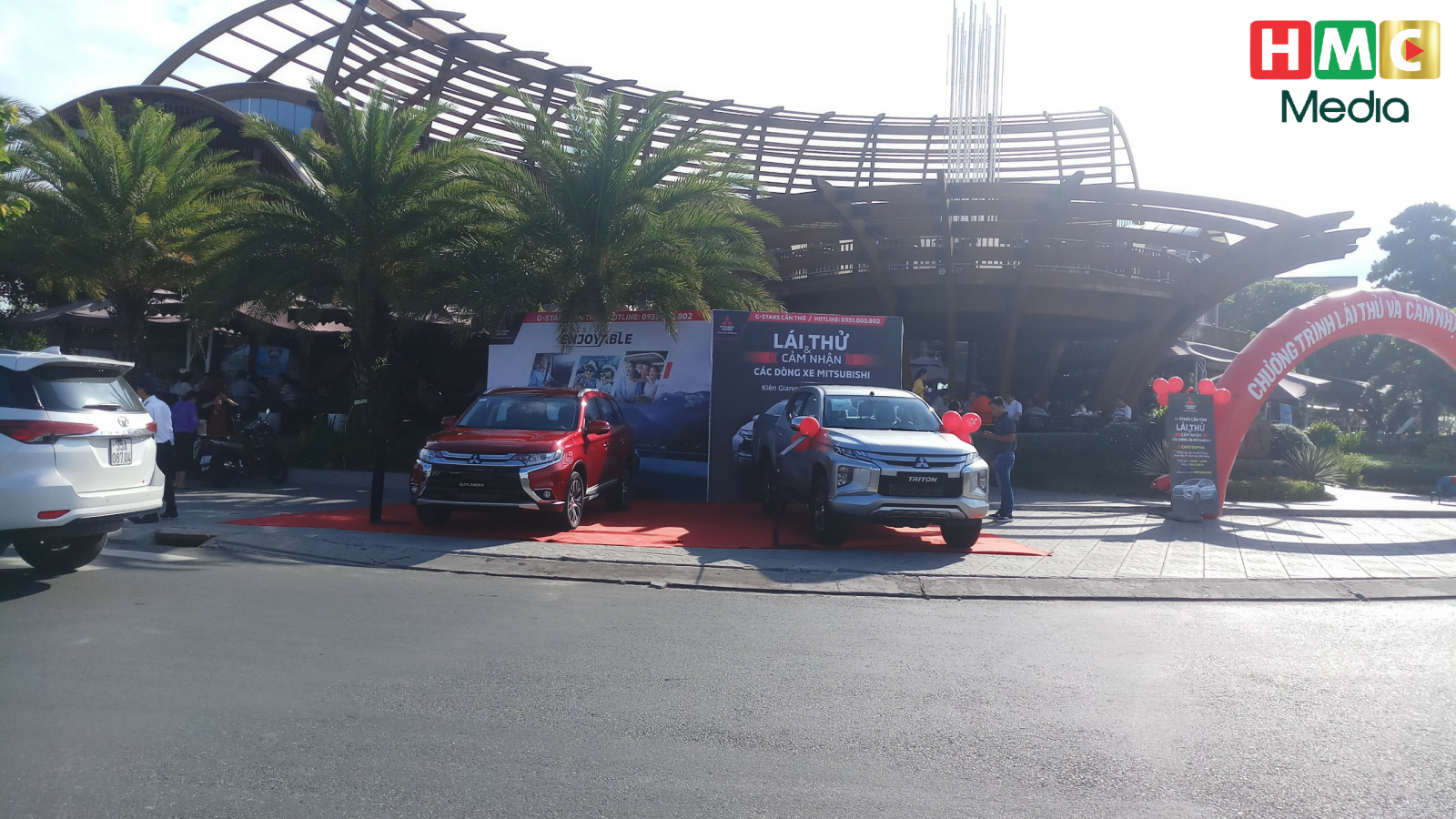 Chuỗi sự kiện trưng bày và lái thử xe Mitsubishi