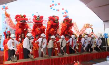 Khởi công động thổ