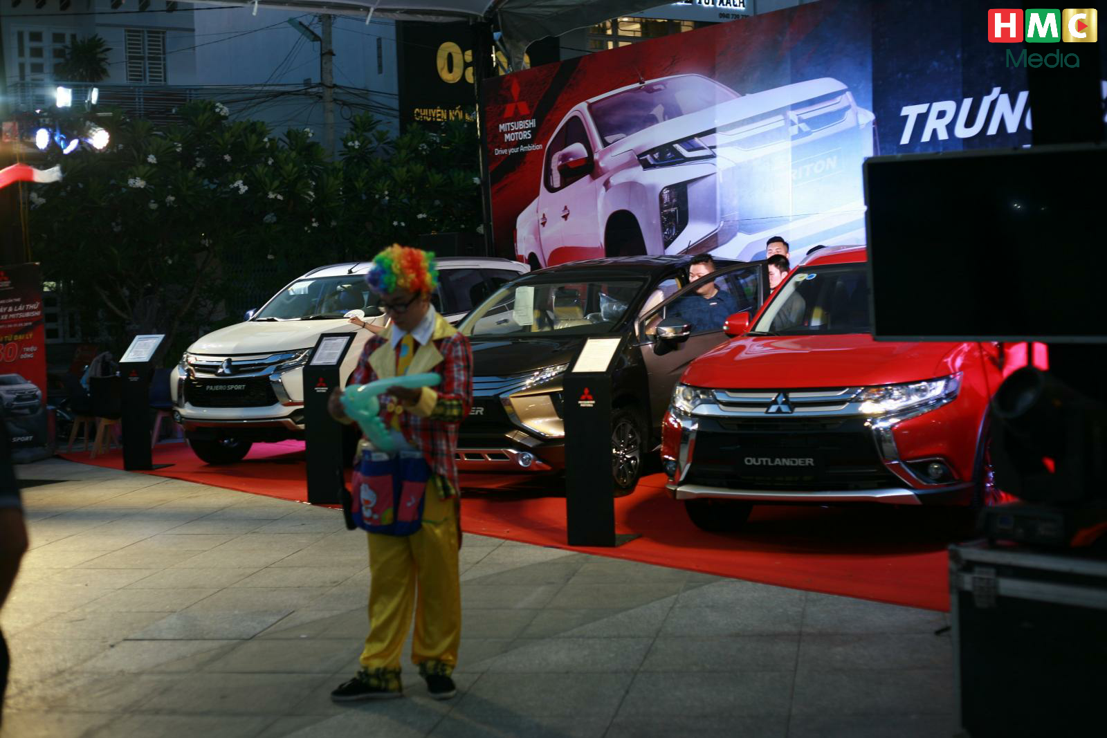 Chuỗi sự kiện trưng bày và lái thử xe Mitsubishi